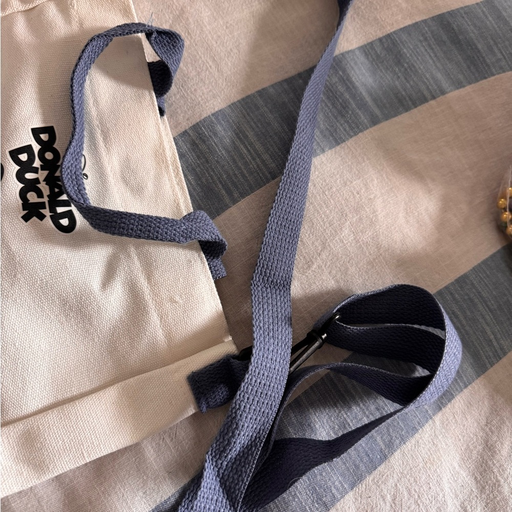 Disney Donald Duck White and Blue Tote - Picture 4 of 4